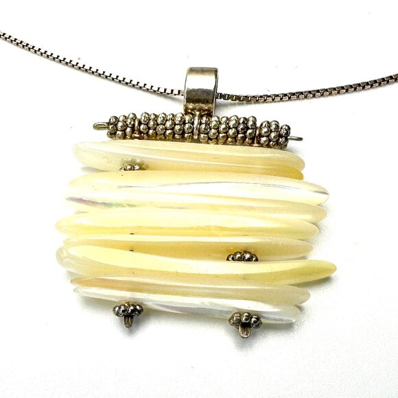 Irridescent Mother of Pearl Pendant Necklace with 17" Silver Boxchain — EUC - Picture 6 of 8